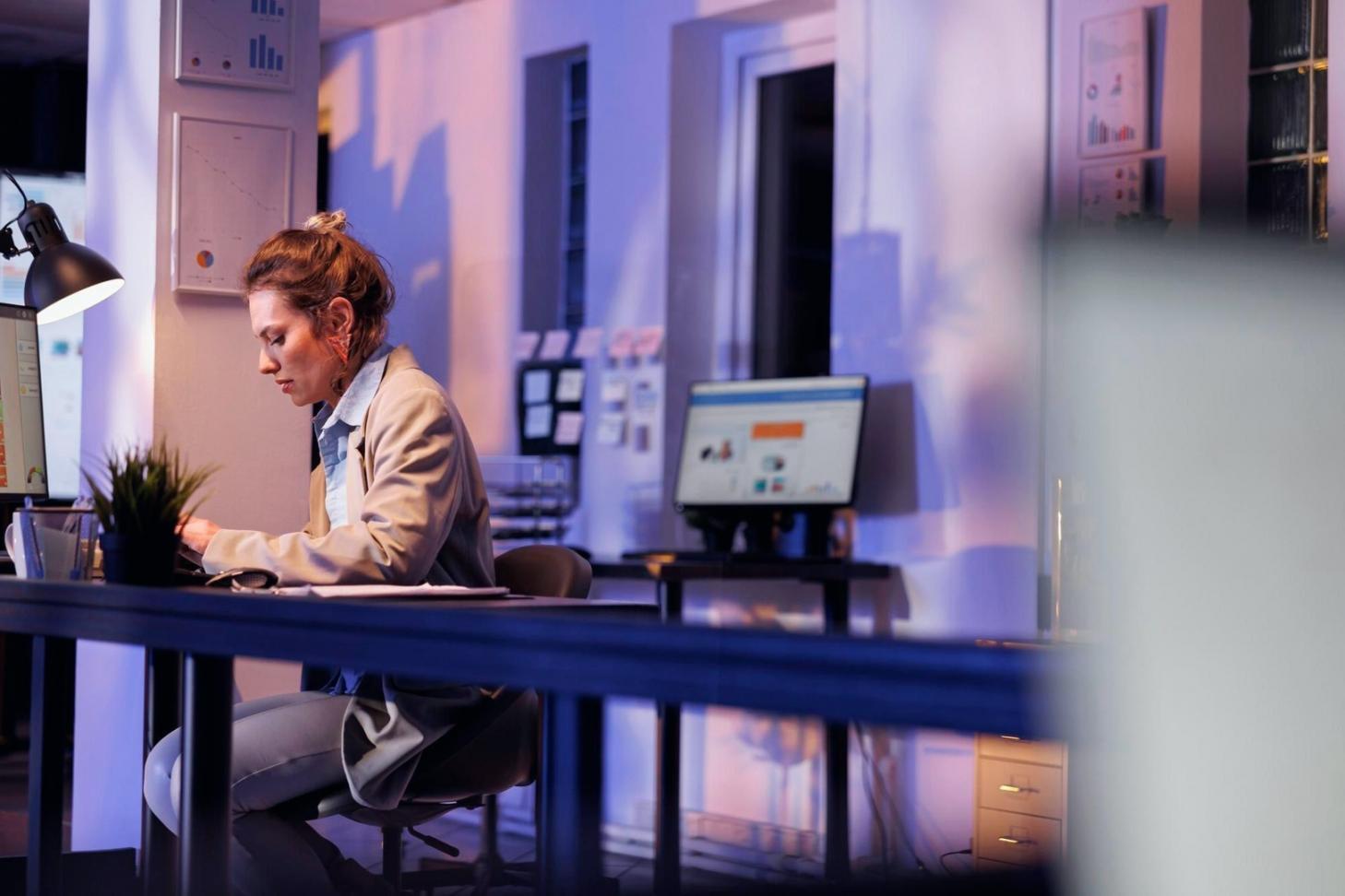 Team bei der Arbeit an Sprachverarbeitungsprojekten